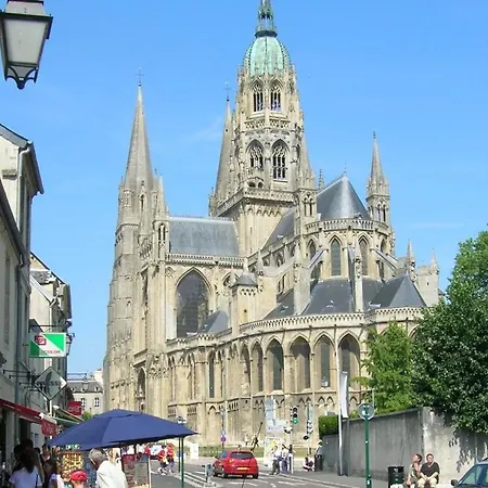 Apartman Epopee Bien Equipe 2eme Etage Sans Ascenseur Au Calme Dans Cour Interieure Hyper Centre Parking Public Gratuit A Proximite Proche Plages Du Debarquement Bayeux