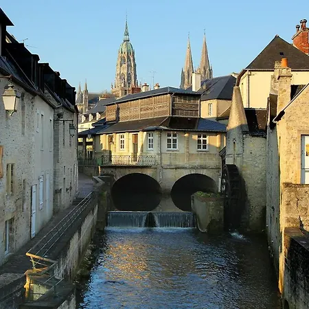 Apartman Epopee Bien Equipe 2eme Etage Sans Ascenseur Au Calme Dans Cour Interieure Hyper Centre Parking Public Gratuit A Proximite Proche Plages Du Debarquement Bayeux